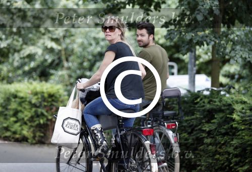 Amsterdam 4 juli 2012
Liesbeth kamerling met haar man op de fiets.
Peter Smulders bv