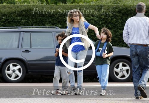 Muiderberg Blaricum 2 juli 2012
Maria Kooistra brengt haar kinderen naar school.
Pedter Smulders bv