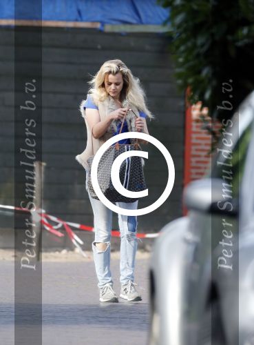 Muiderberg Blaricum 2 juli 2012
Maria Kooistra brengt haar kinderen naar school.
Pedter Smulders bv