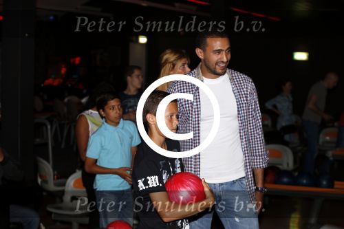 Amsterdam 22 juni 2012
Badr Hari bowlen met Maxim en Joelle Gullit en Estell Cruijff.
Peter Smulders bv