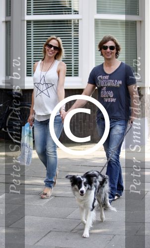 Amsterdam 5 juli 2012
Nicolette Kluijver zwanger met vriend en hond op straat.
Peter Smulders bv