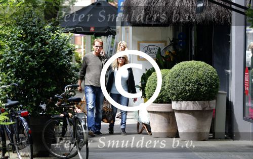 Amsterdam 6 juli 2012
Patricia Paay en vriend Nicky v Dam op de cornelis schuytstraat.
Peter Smulders bv