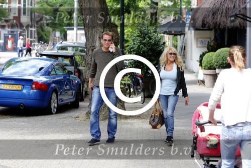 Amsterdam 6 juli 2012
Patricia Paay en vriend Nicky v Dam op de cornelis schuytstraat.
Peter Smulders bv
