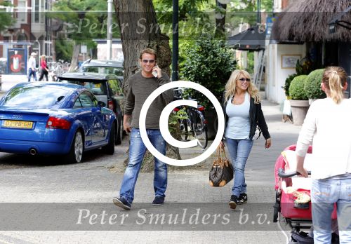 Amsterdam 6 juli 2012
Patricia Paay en vriend Nicky v Dam op de cornelis schuytstraat.
Peter Smulders bv