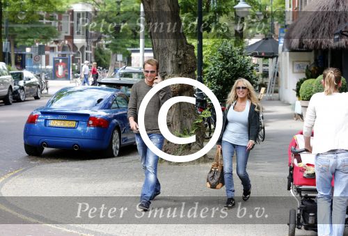 Amsterdam 6 juli 2012
Patricia Paay en vriend Nicky v Dam op de cornelis schuytstraat.
Peter Smulders bv