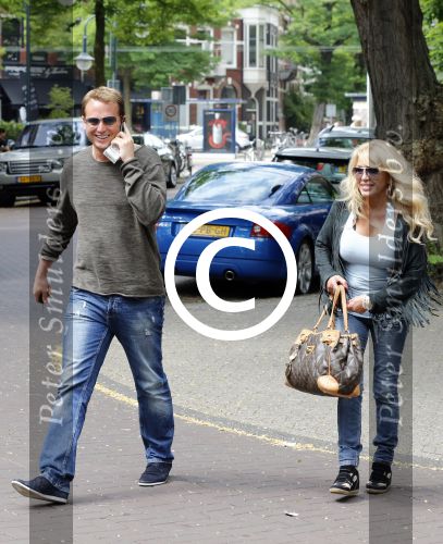 Amsterdam 6 juli 2012
Patricia Paay en vriend Nicky v Dam op de cornelis schuytstraat.
Peter Smulders bv