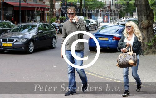Amsterdam 6 juli 2012
Patricia Paay en vriend Nicky v Dam op de cornelis schuytstraat.
Peter Smulders bv