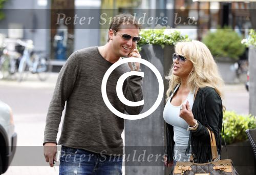Amsterdam 6 juli 2012
Patricia Paay en vriend Nicky v Dam op de cornelis schuytstraat.
Peter Smulders bv