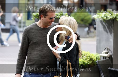Amsterdam 6 juli 2012
Patricia Paay en vriend Nicky v Dam op de cornelis schuytstraat.
Peter Smulders bv
