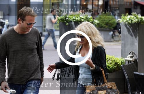 Amsterdam 6 juli 2012
Patricia Paay en vriend Nicky v Dam op de cornelis schuytstraat.
Peter Smulders bv