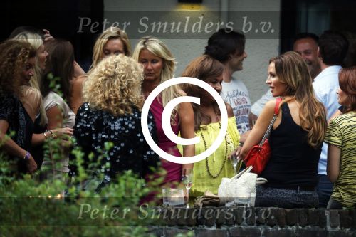 Craailo Huizen 5 juli 2012
Surprise feestje voor Estelle Gullit in het huis van Eric Kuster. Badr hari is natuurlijk ook aanwezig. Patty Brard
Peter Smulders bv