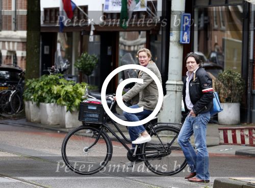 Amsterdam 22 juni 2012
Pierre Bokma met een vriendin op de fiets.
Peter Smulders bv