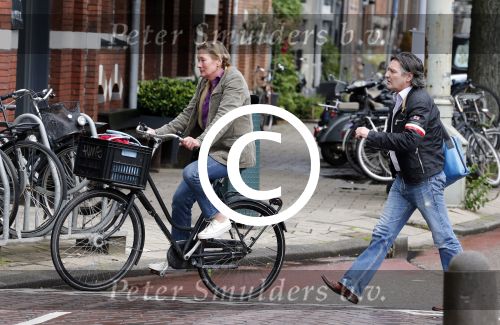 Amsterdam 22 juni 2012
Pierre Bokma met een vriendin op de fiets.
Peter Smulders bv