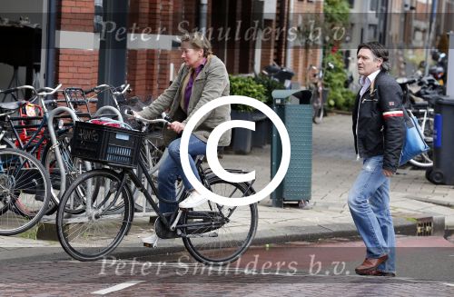 Amsterdam 22 juni 2012
Pierre Bokma met een vriendin op de fiets.
Peter Smulders bv