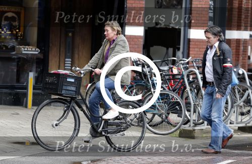 Amsterdam 22 juni 2012
Pierre Bokma met een vriendin op de fiets.
Peter Smulders bv