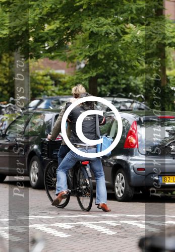 Amsterdam 22 juni 2012
Pierre Bokma met een vriendin op de fiets.
Peter Smulders bv