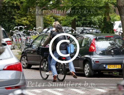 Amsterdam 22 juni 2012
Pierre Bokma met een vriendin op de fiets.
Peter Smulders bv