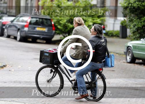 Amsterdam 22 juni 2012
Pierre Bokma met een vriendin op de fiets.
Peter Smulders bv