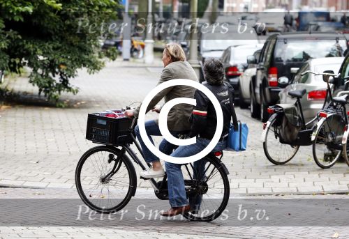 Amsterdam 22 juni 2012
Pierre Bokma met een vriendin op de fiets.
Peter Smulders bv
