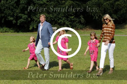 Wassenaar 7 juli 2012
Fotosessie met Prins Willem Alexander prinses Maxima Alexia Ariane en Amalia op landgoed de horsten.
Peter Smulder bv