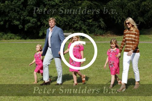 Wassenaar 7 juli 2012
Fotosessie met Prins Willem Alexander prinses Maxima Alexia Ariane en Amalia op landgoed de horsten.
Peter Smulder bv
