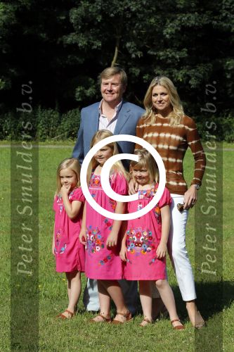 Wassenaar 7 juli 2012
Fotosessie met Prins Willem Alexander prinses Maxima Alexia Ariane en Amalia op landgoed de horsten.
Peter Smulder bv