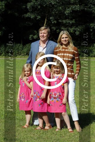 Wassenaar 7 juli 2012
Fotosessie met Prins Willem Alexander prinses Maxima Alexia Ariane en Amalia op landgoed de horsten.
Peter Smulder bv