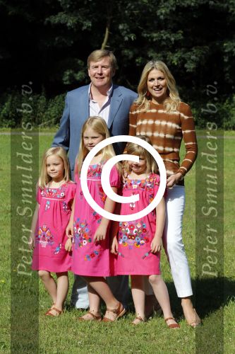 Wassenaar 7 juli 2012
Fotosessie met Prins Willem Alexander prinses Maxima Alexia Ariane en Amalia op landgoed de horsten.
Peter Smulder bv