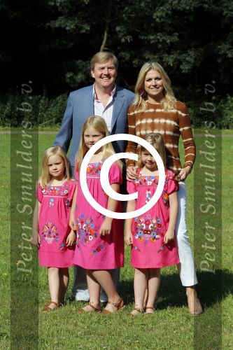 Wassenaar 7 juli 2012
Fotosessie met Prins Willem Alexander prinses Maxima Alexia Ariane en Amalia op landgoed de horsten.
Peter Smulder bv