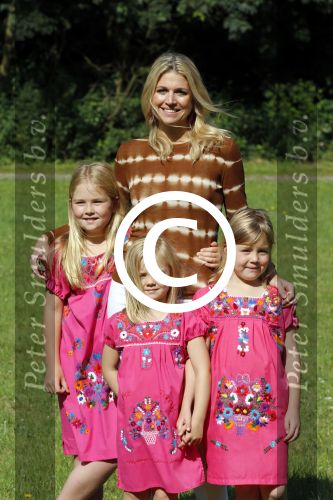 Wassenaar 7 juli 2012
Fotosessie met Prins Willem Alexander prinses Maxima Alexia Ariane en Amalia op landgoed de horsten.
Peter Smulder bv