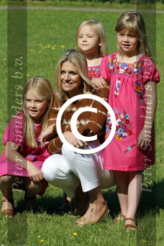 Wassenaar 7 juli 2012
Fotosessie met Prins Willem Alexander prinses Maxima Alexia Ariane en Amalia op landgoed de horsten.
Peter Smulder bv