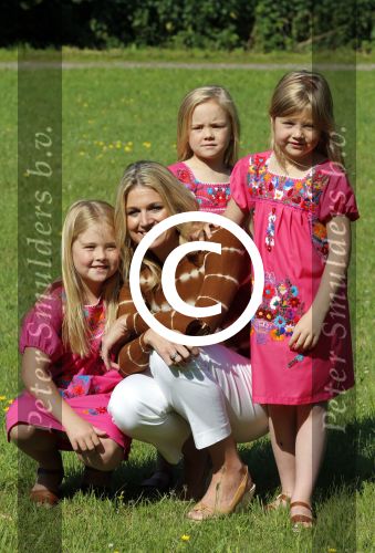 Wassenaar 7 juli 2012
Fotosessie met Prins Willem Alexander prinses Maxima Alexia Ariane en Amalia op landgoed de horsten.
Peter Smulder bv