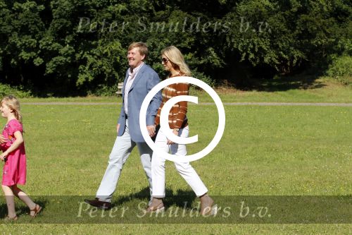 Wassenaar 7 juli 2012
Fotosessie met Prins Willem Alexander prinses Maxima Alexia Ariane en Amalia op landgoed de horsten.
Peter Smulder bv