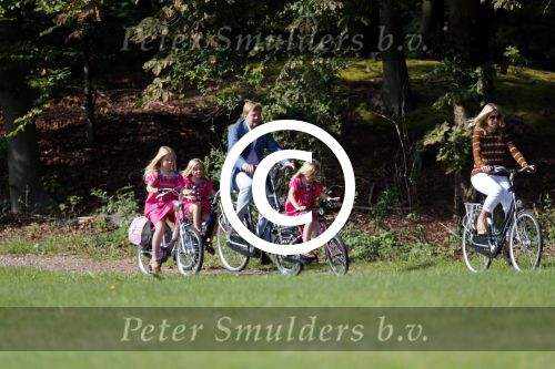 Wassenaar 7 juli 2012
Fotosessie met Prins Willem Alexander prinses Maxima Alexia Ariane en Amalia op landgoed de horsten.
Peter Smulder bv