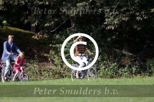 Wassenaar 7 juli 2012
Fotosessie met Prins Willem Alexander prinses Maxima Alexia Ariane en Amalia op landgoed de horsten.
Peter Smulder bv