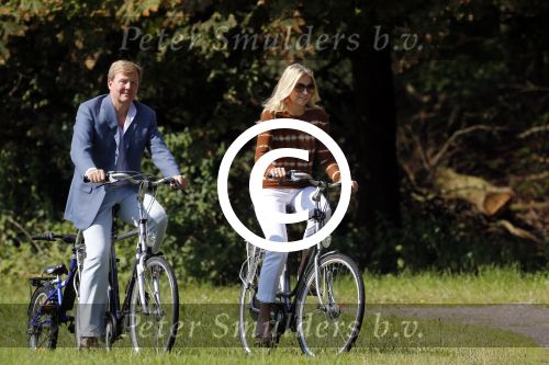Wassenaar 7 juli 2012
Fotosessie met Prins Willem Alexander prinses Maxima Alexia Ariane en Amalia op landgoed de horsten.
Peter Smulder bv