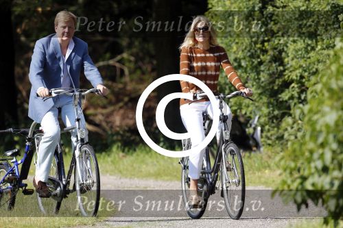 Wassenaar 7 juli 2012
Fotosessie met Prins Willem Alexander prinses Maxima Alexia Ariane en Amalia op landgoed de horsten.
Peter Smulder bv