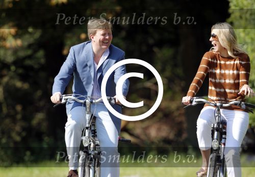 Wassenaar 7 juli 2012
Fotosessie met Prins Willem Alexander prinses Maxima Alexia Ariane en Amalia op landgoed de horsten.
Peter Smulder bv
