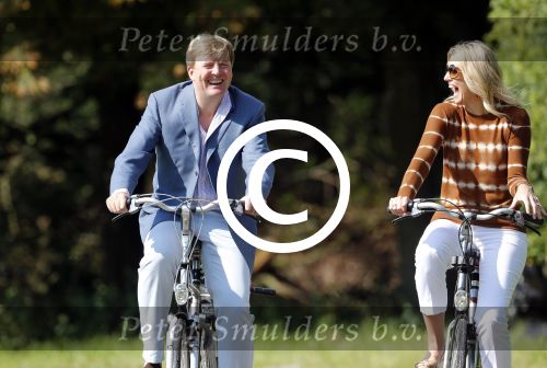 Wassenaar 7 juli 2012
Fotosessie met Prins Willem Alexander prinses Maxima Alexia Ariane en Amalia op landgoed de horsten.
Peter Smulder bv