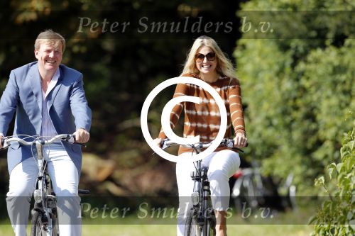 Wassenaar 7 juli 2012
Fotosessie met Prins Willem Alexander prinses Maxima Alexia Ariane en Amalia op landgoed de horsten.
Peter Smulder bv
