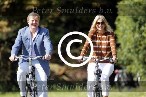 Wassenaar 7 juli 2012
Fotosessie met Prins Willem Alexander prinses Maxima Alexia Ariane en Amalia op landgoed de horsten.
Peter Smulder bv