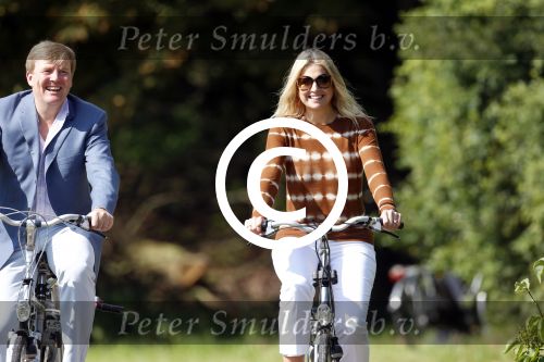 Wassenaar 7 juli 2012
Fotosessie met Prins Willem Alexander prinses Maxima Alexia Ariane en Amalia op landgoed de horsten.
Peter Smulder bv
