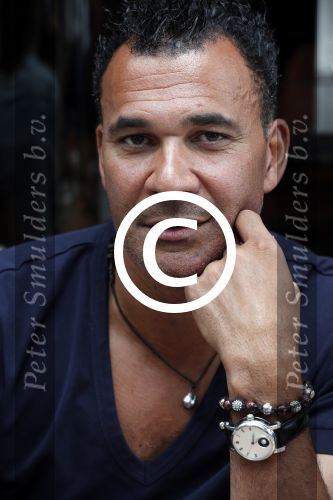 Amsterdam 3 juli 2012
 Ruud Gullit met nialaya armband op de cornelis schuytstraat.
Peter Smulders bv