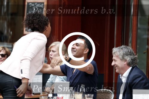 Amsterdam 3 juli 2012
Ruud Gullit op terras met Mark Teurlings en zijn dochter Joelle en ex schoonmoeder.
Peter Smulders bv