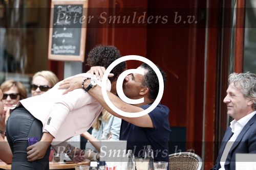Amsterdam 3 juli 2012
Ruud Gullit op terras met Mark Teurlings en zijn dochter Joelle en ex schoonmoeder.
Peter Smulders bv
