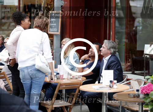 Amsterdam 3 juli 2012
Ruud Gullit op terras met Mark Teurlings en zijn dochter Joelle en ex schoonmoeder.
Peter Smulders bv