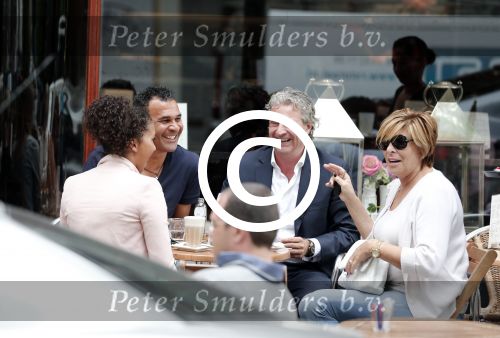 Amsterdam 3 juli 2012
Ruud Gullit op terras met Mark Teurlings en zijn dochter Joelle en ex schoonmoeder.
Peter Smulders bv