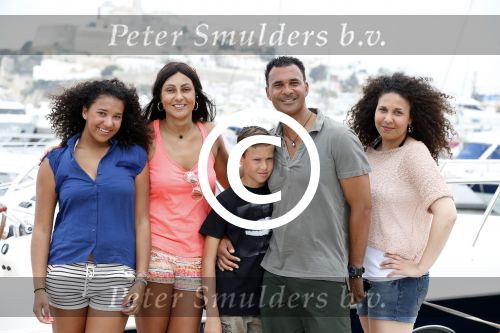 Ibiza 12 juli 2012
Ruud Gullit met zijn dochters Felicity Chermaine Joelle en zoon Maxim Gulli op vakantie op ibiza.
Peter Smulders bv