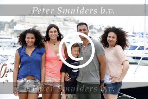 Ibiza 12 juli 2012
Ruud Gullit met zijn dochters Felicity Chermaine Joelle en zoon Maxim Gulli op vakantie op ibiza.
Peter Smulders bv