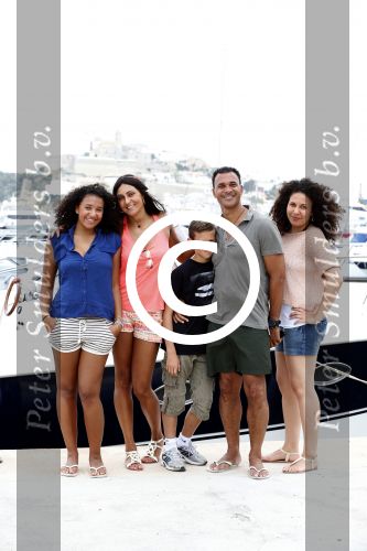 Ibiza 12 juli 2012
Ruud Gullit met zijn dochters Felicity Chermaine Joelle en zoon Maxim Gulli op vakantie op ibiza.
Peter Smulders bv